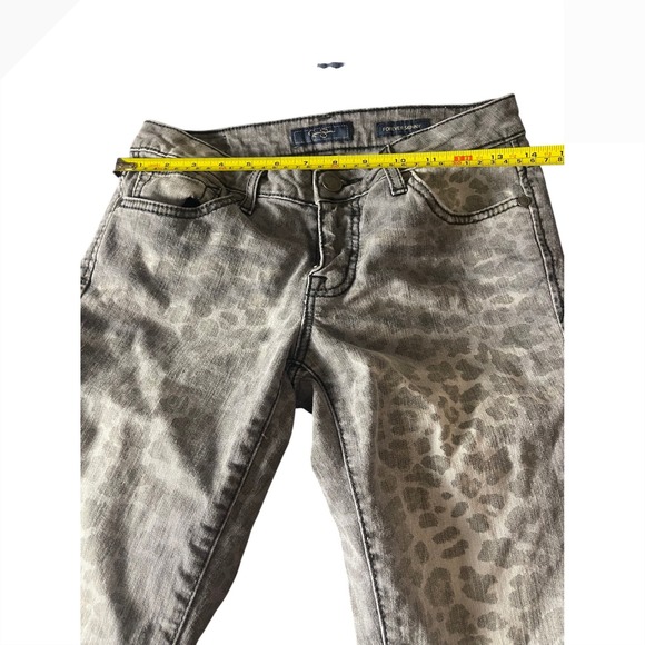 Jessica Simpson Forever Skinny Y2K Style Leopard Acid Wash Jean Low Rise Size 27 - Picture 11 of 13